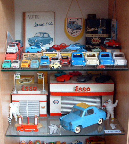 Vitrine de jouets Vespa 400 Thierry Denturck