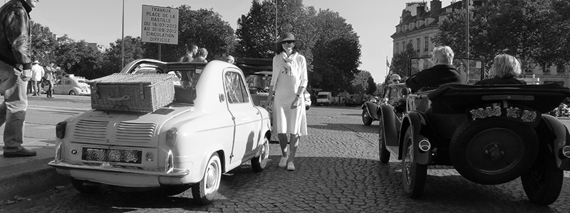 Vespa 400 place de la Bastille à Paris